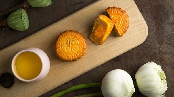 Bảng so sánh bánh trung thu truyền thống và bánh healthy: Bánh healthy có thực sự lành mạnh?