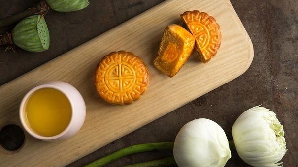 Bảng so sánh bánh trung thu truyền thống và bánh healthy: Bánh healthy có thực sự lành mạnh?