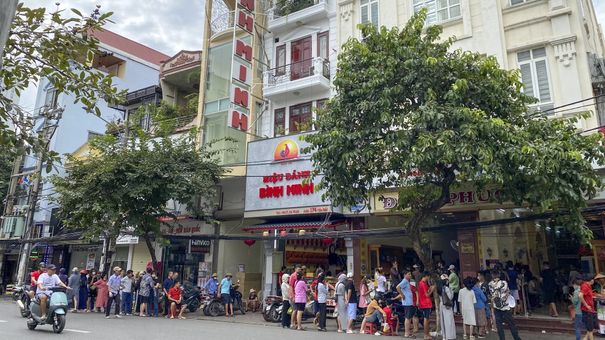 Trái ngược cảnh đìu hiu, một hiệu bánh Trung thu ở Hải Phòng bán 4.000 chiếc trong buổi sáng