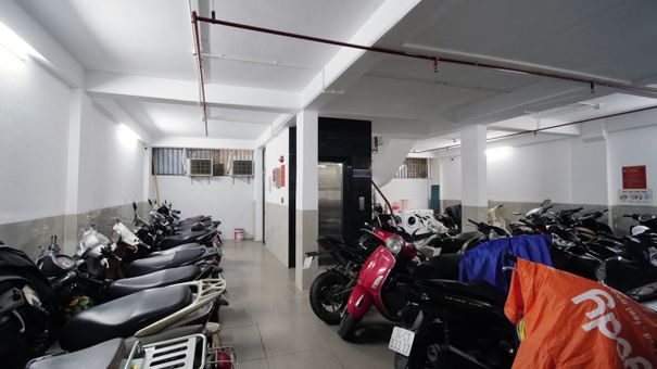 Quận Thanh Xuân yêu cầu đưa xe máy, xe đạp điện ra khỏi chung cư mini