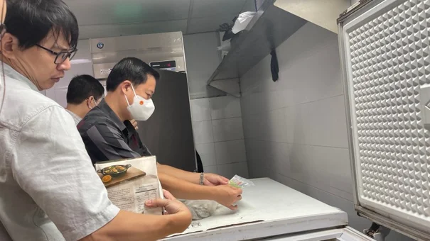Phát hiện nhiều vi phạm về an toàn thực phẩm ở khách sạn 5 sao tại Hà Nội