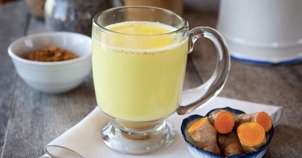 Cuối năm ăn tiệc nhiều, cần uống 3 thứ nước để ngăn tích mỡ, giảm đầy hơi, khó tiêu