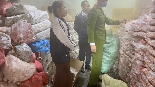 Phát Hiện Cơ Sở Buôn Bán Thịt Không Rõ Nguồn Gốc Tại Hà Nội