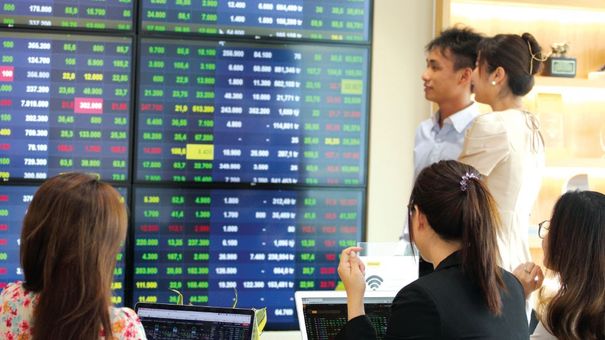 Chứng Khoán Trong Phiên Giao Dịch Cuối Tuần Đạt Mốc Cao