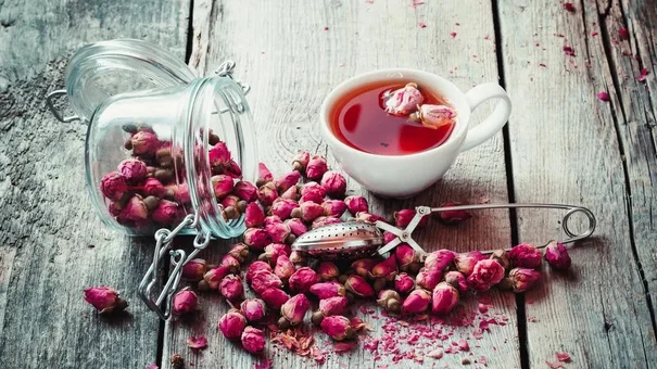 Công dụng làm đẹp của trà hoa hồng