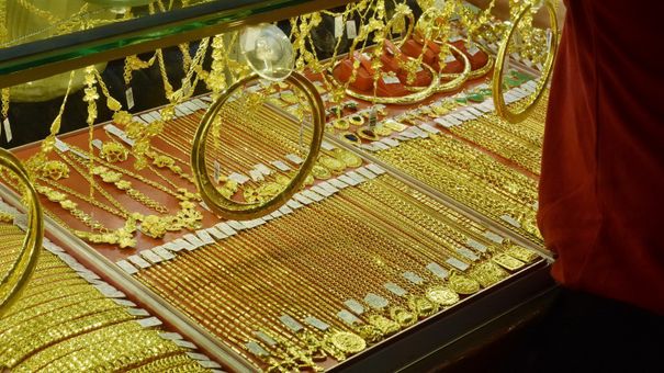 Giá vàng hôm nay 23/1: Vàng thế giới cắm đầu lao dốc, vàng trong nước ra sao?