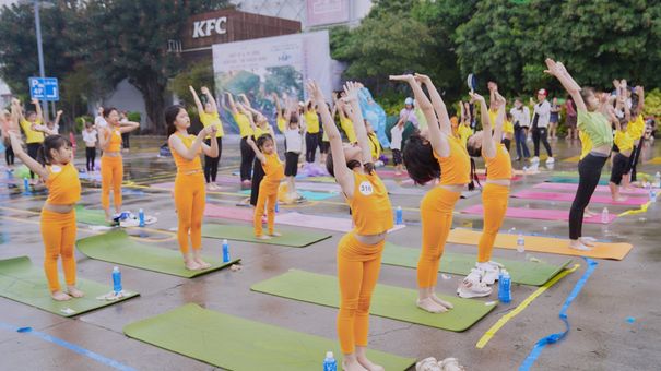 Gần 500 vận động viên tham gia Giải thi đấu Yoga hướng mặt trời năm 2024
