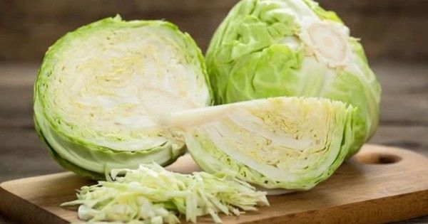 Bắp cải vừa ngon, vừa là bài thuốc rẻ, nhưng ai không nên ăn?