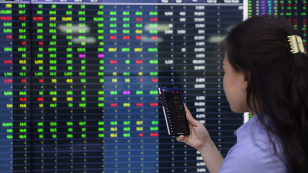VN-Index Bùng Nổ Trong Phiên Ngày 4/1, Vượt Mốc 1.150 Điểm