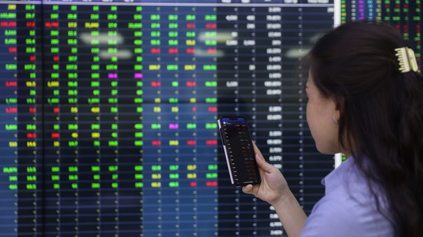 VN-Index Bùng Nổ Trong Phiên Ngày 4/1, Vượt Mốc 1.150 Điểm