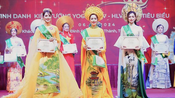 Lộ diện gương mặt tài sắc của cộng đồng Yoga Sống khỏe