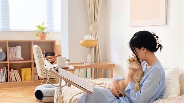 Cô gái tiết kiệm tiền 10 năm để mua bằng được căn nhà tồi tàn 48m