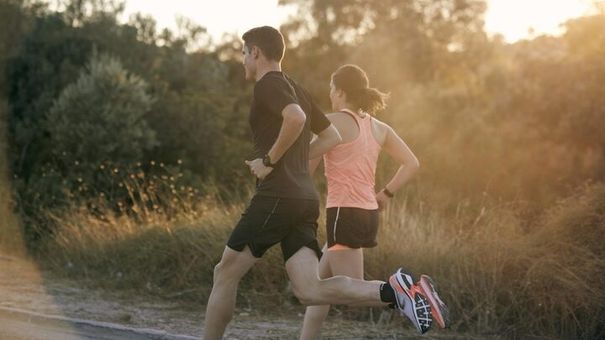 Chạy bộ buổi sáng tốt hơn hay buổi tối tốt hơn?