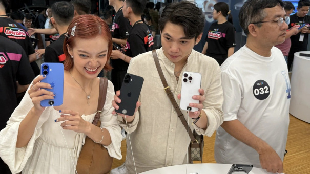 Người Việt chi gần 2.000 tỉ đồng mua iPhone 16, titan sa mạc 'cháy hàng'