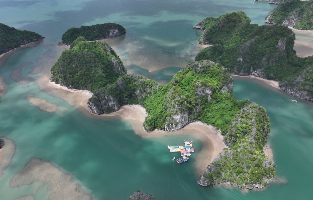 Hé lộ 'tour tỷ phú' trên vịnh Hạ Long