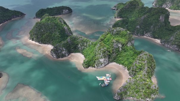 Hé lộ 'tour tỷ phú' trên vịnh Hạ Long