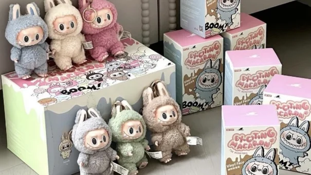 Giới trẻ đua nhau 'đốt' tiền mua đồ chơi đắt đỏ về chỉ để ngắm