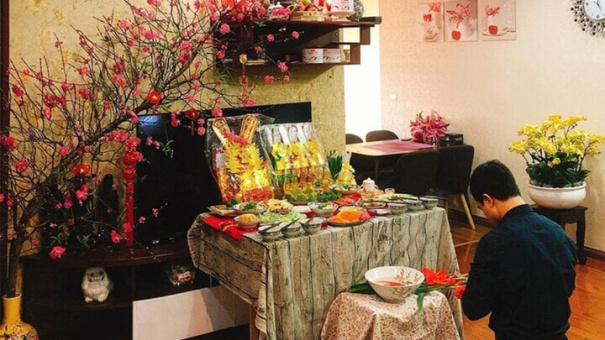 Đặt mâm lễ cúng ông Công ông Táo ở bếp hay bàn thờ gia tiên?