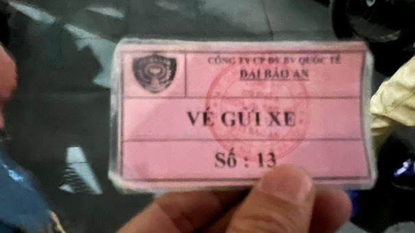Hà Nội: Xử lý điểm trông giữ phương tiện thu phí 50.000 đồng/lượt xe máy