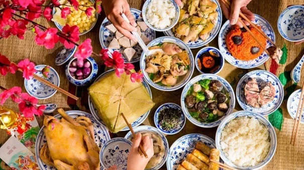 Mách bạn mẹo ăn uống mà không tăng cân ngày Tết