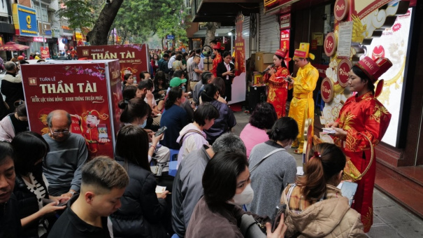 Mỗi lượng vàng miếng giảm gần triệu đồng ngày vía Thần Tài