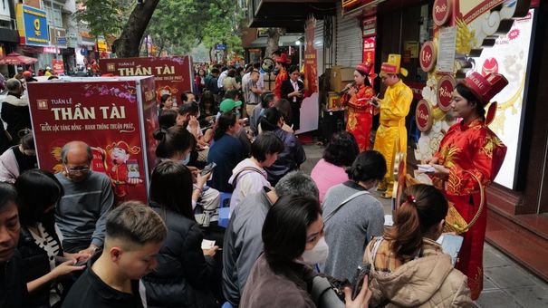 Mỗi lượng vàng miếng giảm gần triệu đồng ngày vía Thần Tài