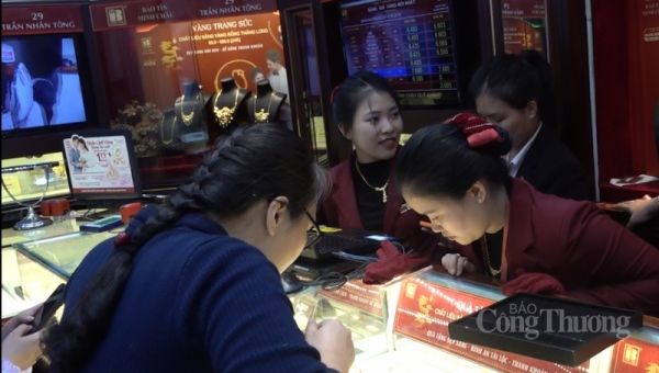 Giá vàng hôm nay diễn biến trái chiều, vàng SJC giảm nhưng vàng nhẫn 999.9 tăng