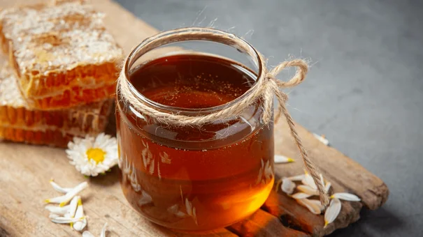 Mật ong trộn cùng một loại gia vị là “thuốc bổ thượng hạng”: Chữa ho, trị cảm hiệu quả, “đánh bay” cả mỡ máu