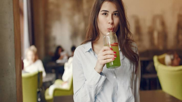 Lý do khiến nước ép cần tây là siêu thực phẩm chăm sóc da