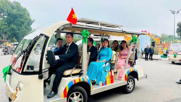 Trải Nghiệm Xa Điện Miễn Phí Đến Hoàng Thanh Thăng Long Cuối Năm