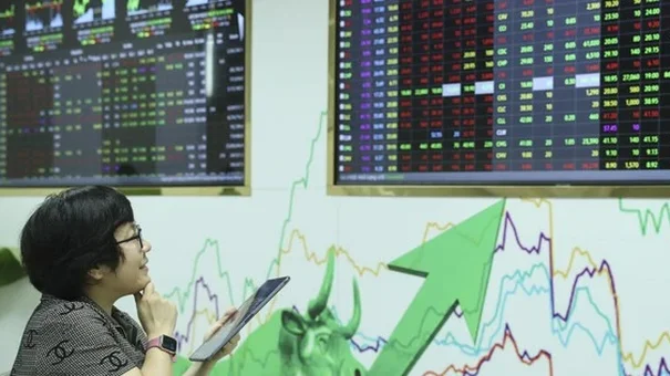 VN-Index Cán Mốc 1.270 Điểm Trong Phiên 13/3