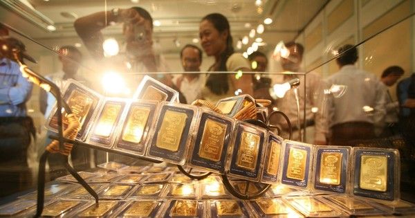 Vì sao giá vàng đột ngột giảm sốc?