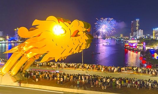 Giá vé máy bay dịp 30/4 'nóng' trước cả tháng