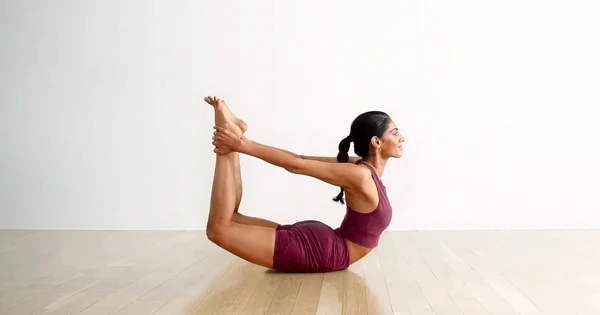 3 'chiêu' yoga dành riêng cho tín đồ phải làm việc cả ngày bên máy tính