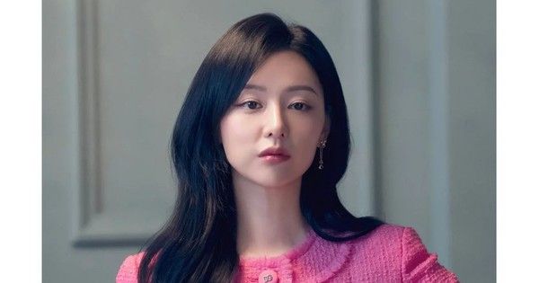 Trang phục của Kim Ji Won được khen nức nở trong tập đầu của Queen Of Tears