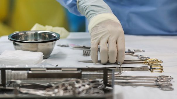 Người phụ nữ 70 tuổi tử vong sau mổ căng da mặt