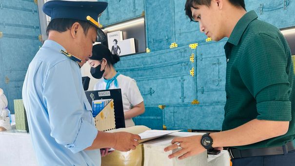 Khánh Hòa: Xử phạt 2 cơ sở bán hàng giả nhãn hiệu tại tòa nhà Panorama