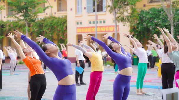 Gần 300 VĐV tham dự giải Yoga Hướng mặt trời lần thứ IV