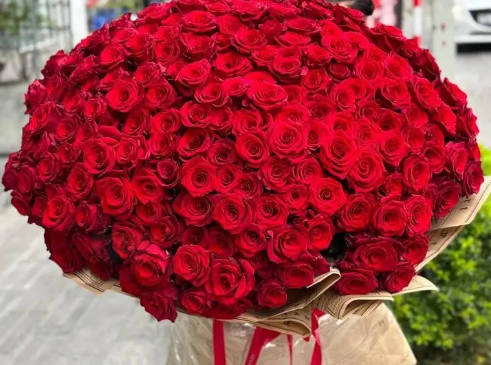 Đại gia Hà Nội mua bó hoa 26 triệu đồng tặng vợ ngày 8/3