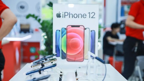 Giá iPhone 12 tiếp tục giảm mạnh