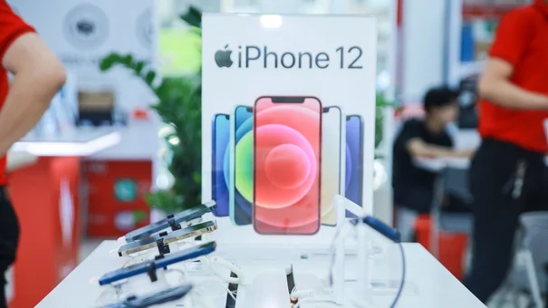 Giá iPhone 12 tiếp tục giảm mạnh