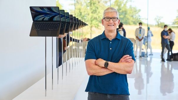 Tim Cook kiếm và tiêu số tài sản tỷ USD như thế nào