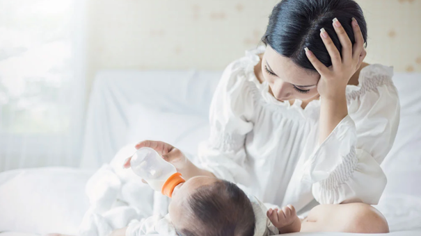 Sản Phụ Đổ Bệnh Do Bị 'Ép' Kiêng Cữ Sau Sinh