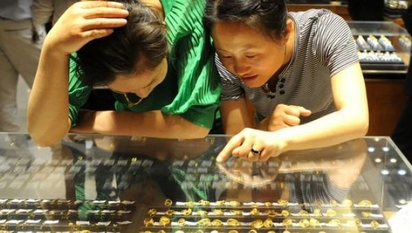 Giá vàng thế giới tăng kỷ lục, có nên đầu tư mua vàng thời điểm này?