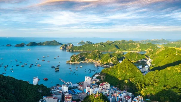 Nhiều điểm du lịch phía Bắc 'cháy' phòng, giá tăng gấp đôi