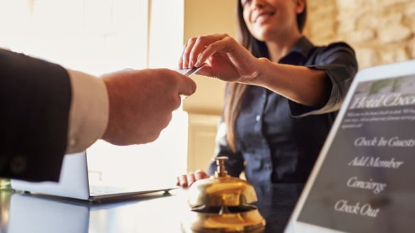 Nhớ Làm Những Điều Này Khi Vừa Nhận Phòng Khách Sạn