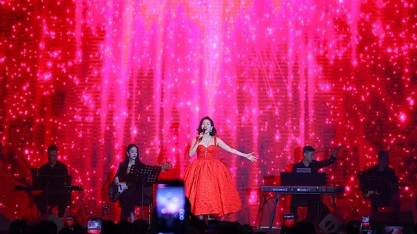 Lệ Quyên hát mở màn chuỗi concert L'Amour show tại Hôtel de l'Amour Tam Đảo