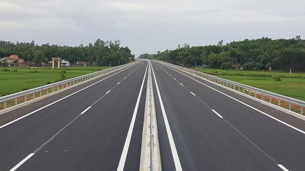 Từ ngày 1/10/2024, đường cao tốc phải có tối thiểu 4 làn xe chạy