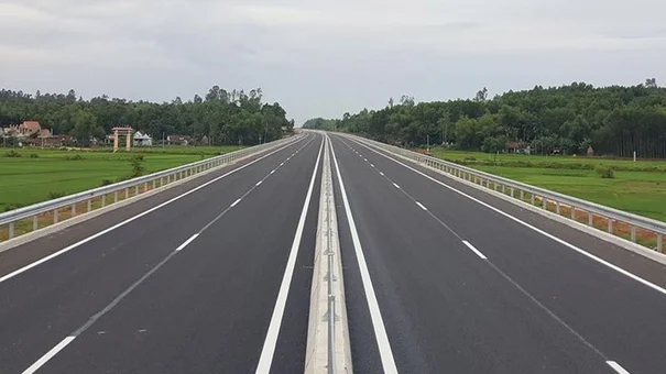 Từ ngày 1/10/2024, đường cao tốc phải có tối thiểu 4 làn xe chạy
