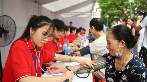 Hơn 1.000 người dân Thủ đô được khám sàng lọc bệnh tim mạch – thận
